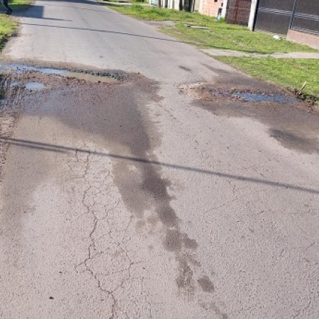 Denuncian que Alak relegó a Villa Elvira, y los servicios están estallados