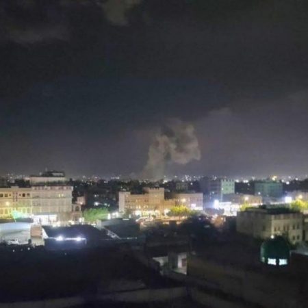 Hutíes atacan portaviones estadounidense por tercera vez en 48 horas entre bombardeos de EE. UU.