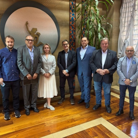 Comitiva del MID en la embajada de Rusia con la intención de promover llegada de inversiones