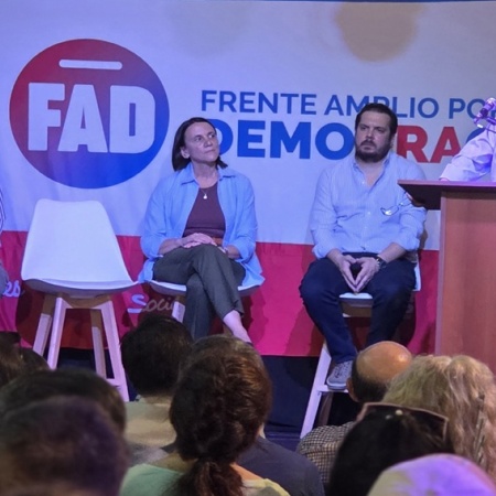 Alfonsín va por el voto radical en las próximas elecciones y lanzó su candidatura a diputado acompañado de progresistas