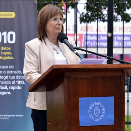 Bullrich presentó *910 para bloqueo inmediato de celulares robados