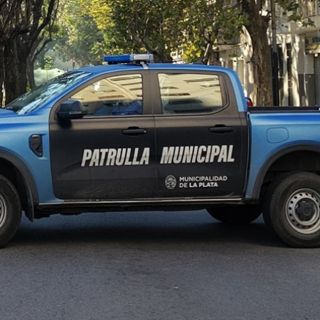 Caos de tránsito en La Plata por arreglos en dos plazas céntricas: la oposición cruzó al gobierno de Alak