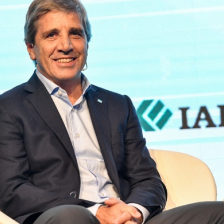 Luis Caputo en IAEF: “No nos vamos a mover un centímetro del orden macro”