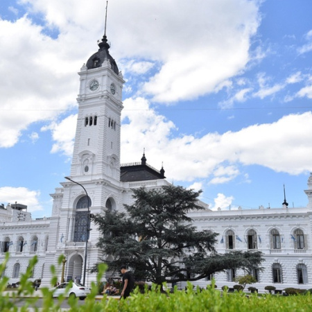 Municipio de La Plata informó que cerró el 2024 con un alto superávit fiscal que superó los $71 mil millones