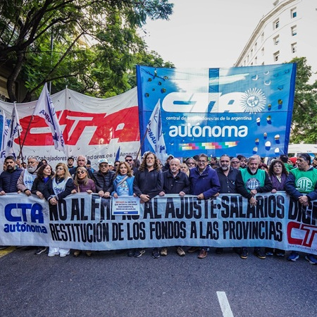 Jornada Nacional de Lucha: Masiva movilizaron multisectorial "contra el ajuste" del gobierno de Milei