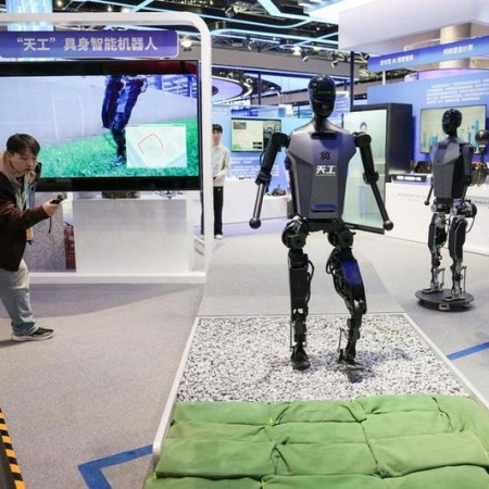 Enfoque de China: Robots humanoides chinos ganan impulso en su lanzamiento comercial