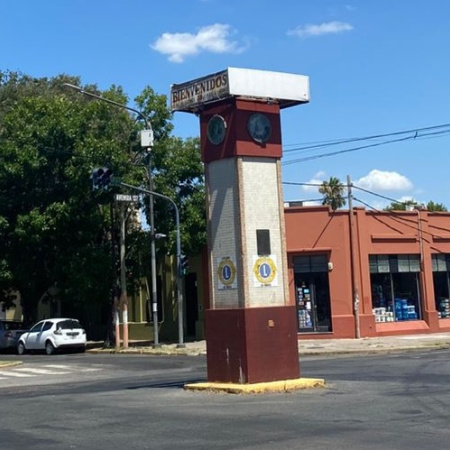 Vecinos de Los Hornos alertan sobre el futuro del reloj de 137 y 60 ante el avance de las obras