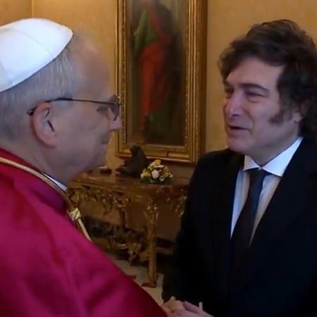 Milei fue recibido por el papa León XIV: visitará Argentina