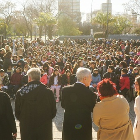 Promesa a la bandera nacional: Alak compartió un emotivo acto con estudiantes y docentes