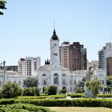 Empleados municipales de La Plata cobrarán el lunes el medio aguinaldo junto a los haberes de junio