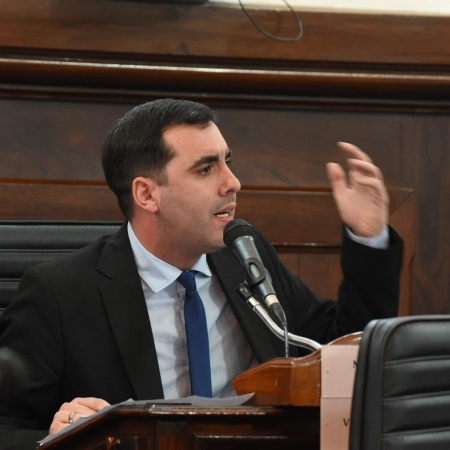 Cruce en el Concejo platense: concejal kirchnerista propone regular apps ya legisladas y el PRO lo fulmina