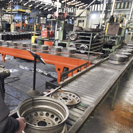 Industria creció 5.8% interanual en mayo