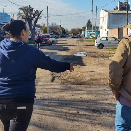 Leandro Bazze en Los Hornos: “Hay calles que se inundan y la delegación no da respuestas”, dijo