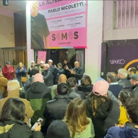 Nicoletti encabezó la apertura de un nuevo local de Somos Buenos Aires en el centro platense