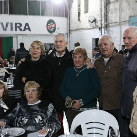 Alak participó de la cena por el 87° aniversario del Centro de Fomento Villa Elvira