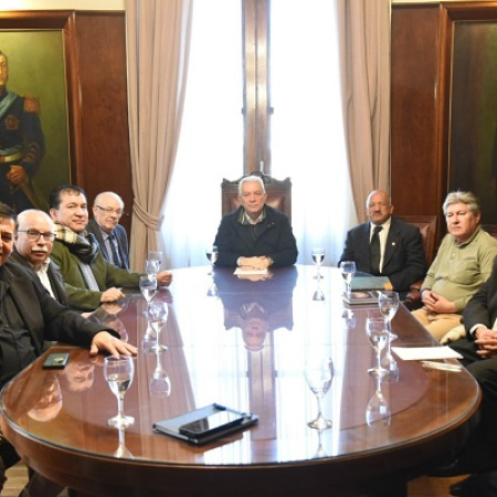 Alak mantuvo una mesa de trabajo con pastores de La Plata para coordinar acciones comunitarias
