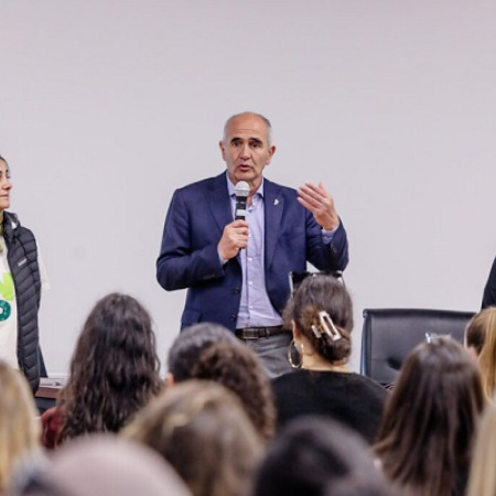 La UNLP le dio la bienvenida a más de un centenar de estudiantes internacionales