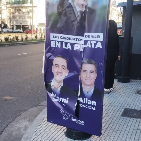 En La Plata, LLA denuncia violencia política y rotura de carteles