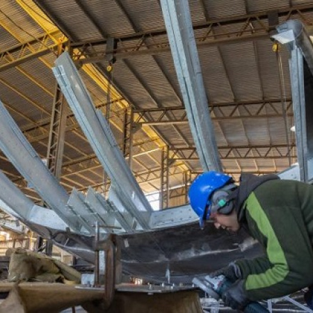 Avanza la puesta en valor de la Floralis: así es su reparación