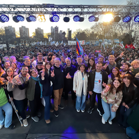 Alak cerró la campaña de Fuerza Patria La Plata: "Este domingo hay que votar por la ciudad"