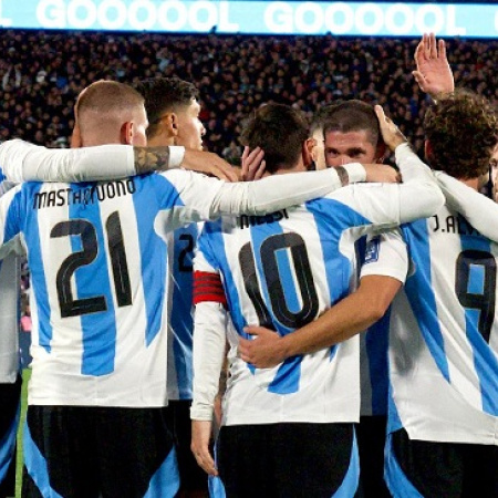 Messi lidera goleada de Argentina sobre Venezuela