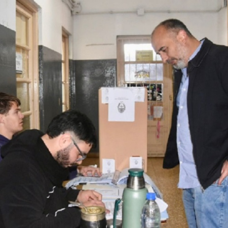 Votó Leandro Bazze (Somos): “Que sea una gran jornada democrática”, pidió el platense