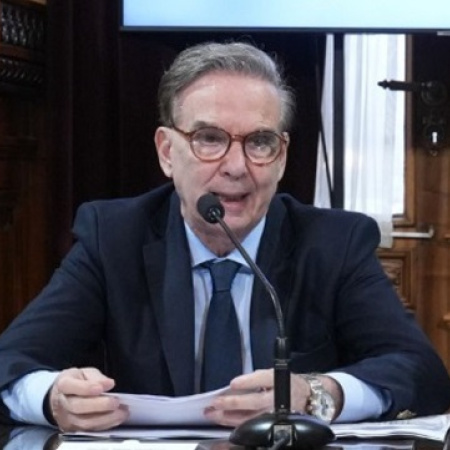 Pichetto dijo que los problemas políticos del Gobierno se trasladan al plano económico