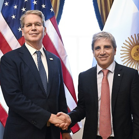 Estados Unidos oficializa swap de divisas por USD 20.000 millones con Argentina