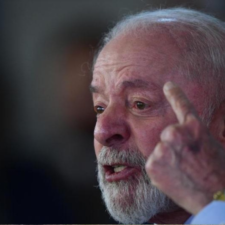 Lula dice que dialoga con Trump en un ámbito de respeto y critica a los "lamebotas"