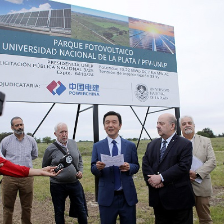 La UNLP ya construye su Parque Solar y será la primera de Latinoamérica en tener autoabastecimiento energético