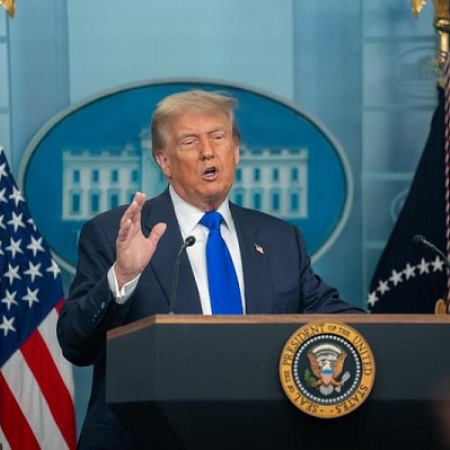 Trump anuncia aranceles adicionales del 10 % a Canadá por polémica publicitaria
