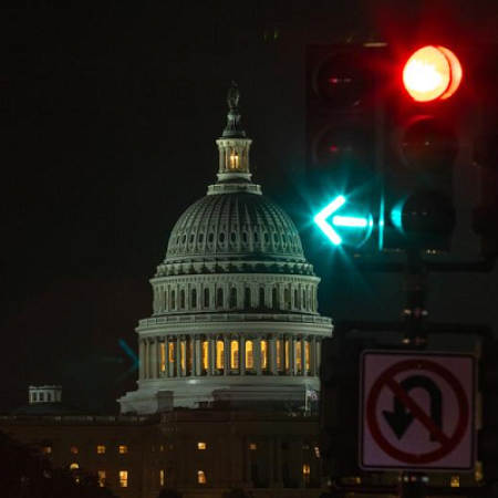 Senado de EE. UU. aprueba paquete presupuestario bipartidista en intento por poner fin a cierre gubernamental más largo de su historia
