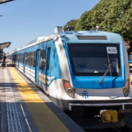 El Tren Sarmiento funciona con demoras y cancelaciones tras el descarrilamiento de ayer