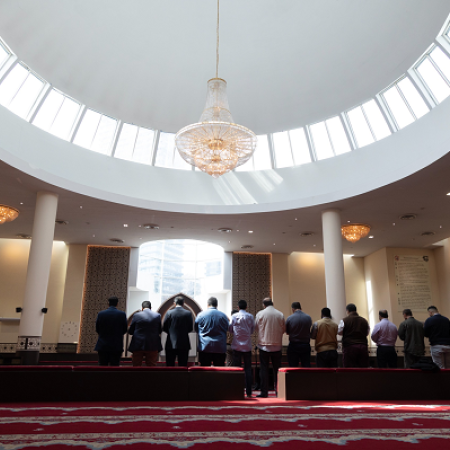 La Noche de los Templos: la Ciudad de Buenos Aires recorre su historia con las colectividades