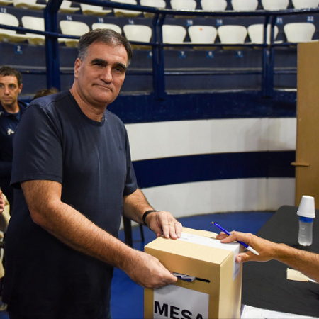 Carlos Anacleto gana la elección de Gimnasia con una participación récord de votantes