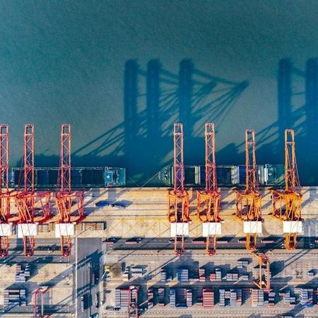 China continuará apertura de su megamercado al mundo, afirma primer ministro