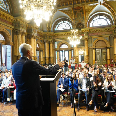 Videovigilancia, patrullas y drones: Alak presentó el plan integral de seguridad para La Plata