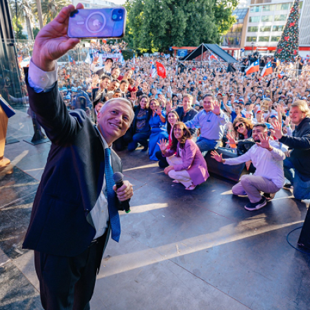 Kast promete orden y restablecer el respeto de la ley en Chile