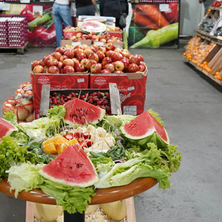 Promociones y precios accesibles para las fiestas en el Mercado Bonaerense Fijo La Plata