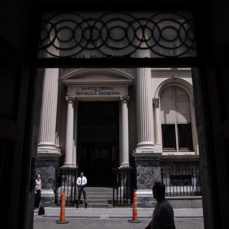 El BCRA logra financiamiento por USD 3.000 millones a tasa del 7,4% y robustece reservas