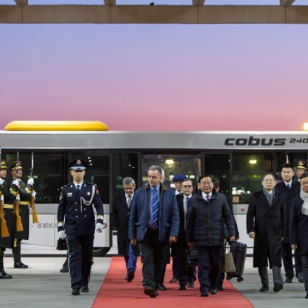 Presidente uruguayo llega a Beijing para visita de Estado