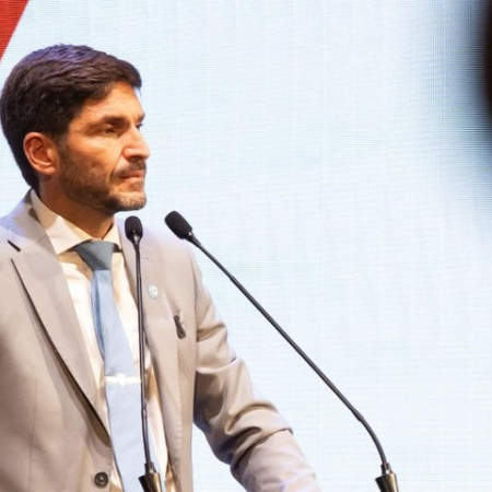 Pullaro criticó los dichos de Caputo sobre la industria textil: “tenemos que cuidar las fuentes de trabajo”