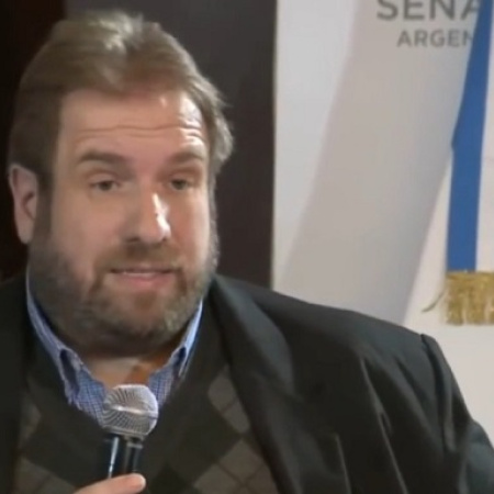 Responden a Sturzenegger, entre libertad comercial, incentivos a las pymes y David Ricardo