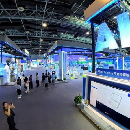 La IA transforma la fuerza laboral china mediante nuevas profesiones, aprendizaje constante y empresas emergentes unipersonales