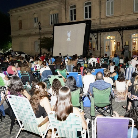 Febrero con cine gratuito: funciones en barrios, plazas y centros culturales de La Plata