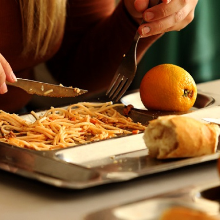 Se reanuda el servicio del Comedor Universitario de la UNLP