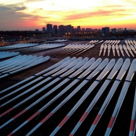 Nueva capacidad instalada de energía eólica y solar de China aumenta 22% en 2025