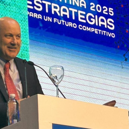 Escándalo por presunto favoritismo en contratación de una asociación ligada a la esposa de Sturzenegger