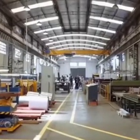 El país productivo bajo un manto de neblina