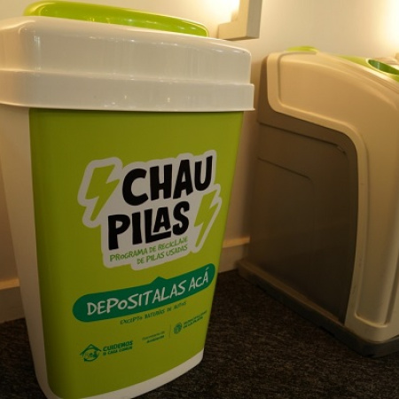 Gestión ambiental en La Plata: el CAM incorporó un contenedor para depositar pilas usadas